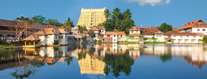 കേരളം - ദൈവത്തിന്റെ സ്വന്തം നാട്, നാളികേരങ്ങളുടെ നാട്, വൃക്ഷങ്ങളുടെ നാട്, സുഗന്ധവ്യഞ്ജനങ്ങളുടെ തോട്ടം